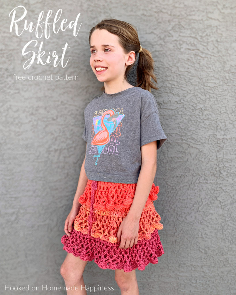 FREE PATTERN for an adorable pleated skirt and top for girls AND women.  Perfect for holiday outfits, scho… | Pleated skirt pattern, How to make  skirt, Skirt pattern