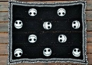 Halloween Crochet Blanket - Have some Halloween fun with this Halloween Crochet Blanket! It's the perfect size to wrap up in while watching your favorite Halloween movie!