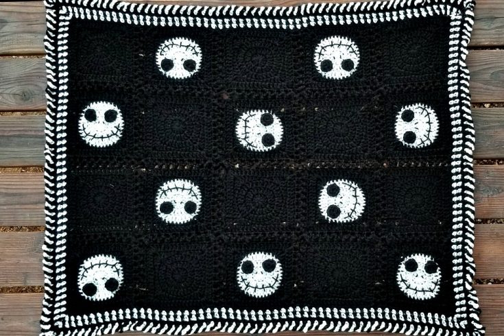 Halloween Crochet Blanket - Have some Halloween fun with this Halloween Crochet Blanket! It's the perfect size to wrap up in while watching your favorite Halloween movie!