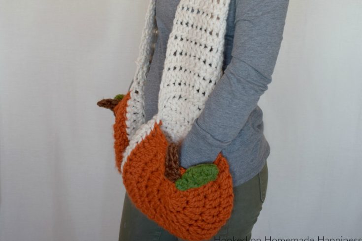 Super Scarf with Pumpkin Pockets Crochet Pattern - Is anyone else ready for everything pumpkin? I sure am! Including the pumpkin pockets in this Super Scarf with Pumpkin Pockets Crochet Pattern!