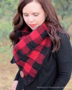 Buffalo Plaid Cowl Crochet Pattern - Creating this Buffalo Cowl Crochet Pattern is easier than you might think! Grab three colors, your H hook and you'll have this it whipped up in no time.
