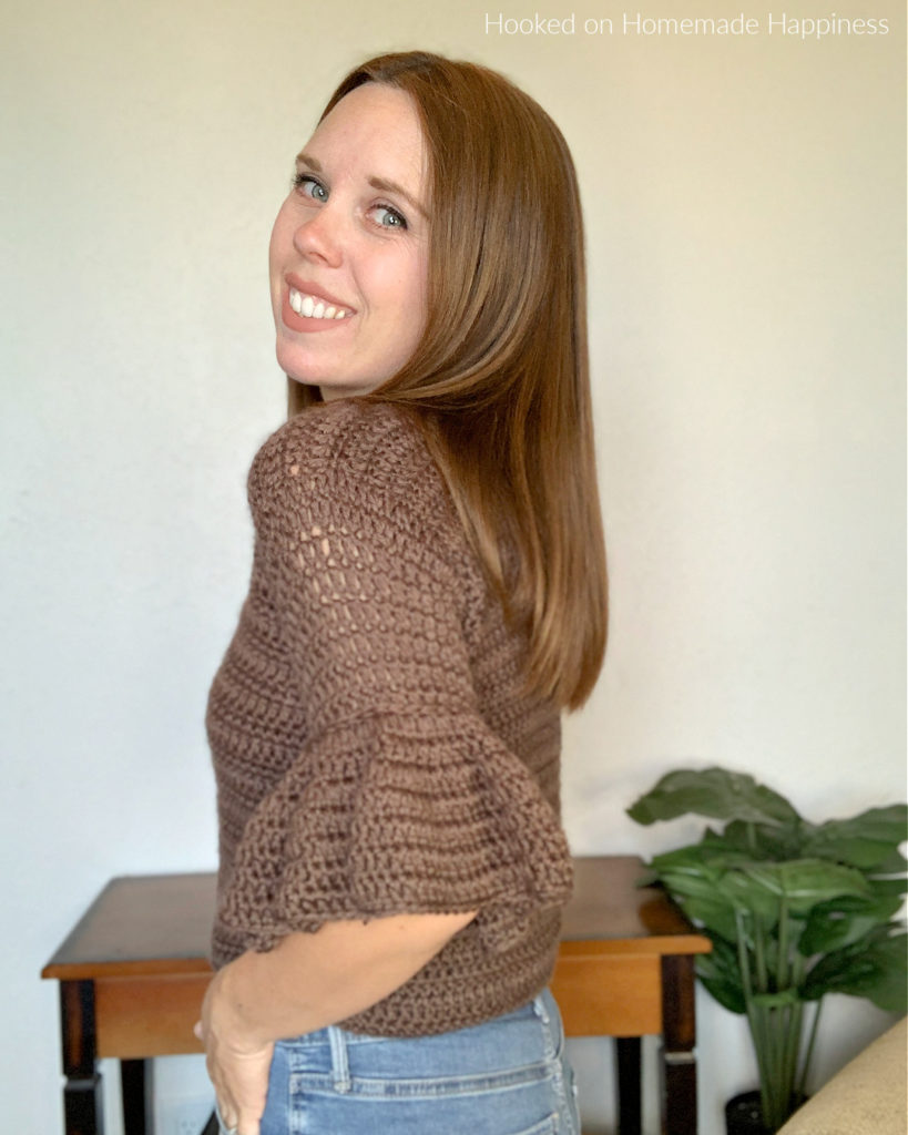 Ruffle Top Crochet Pattern - This Ruffle Top Crochet Pattern is a fitted, short top with cute ruffled sleeves. It's a great top for spring! It's not too heavy and with the 3/4 sleeve it gives a bit of warmth without being too hot.