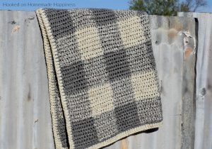 Neutrally Gingham Crochet Baby Blanket Pattern - This Neutrally Gingham Crochet Baby Blanket Pattern is perfect for a baby boy or girl! It uses two strands of worsted weight yarn and an 8.0 mm hook, so it works up fairly quick. I promise, it's easier than it looks! Once you get the hand of the repeat, you'll be hooking this baby blanket up in no time!