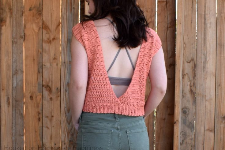 Summer Valley Crochet Top Pattern - How fun is this Summer Valley Crochet Top Pattern? The back is completely open, which makes it totally perfect for summer!