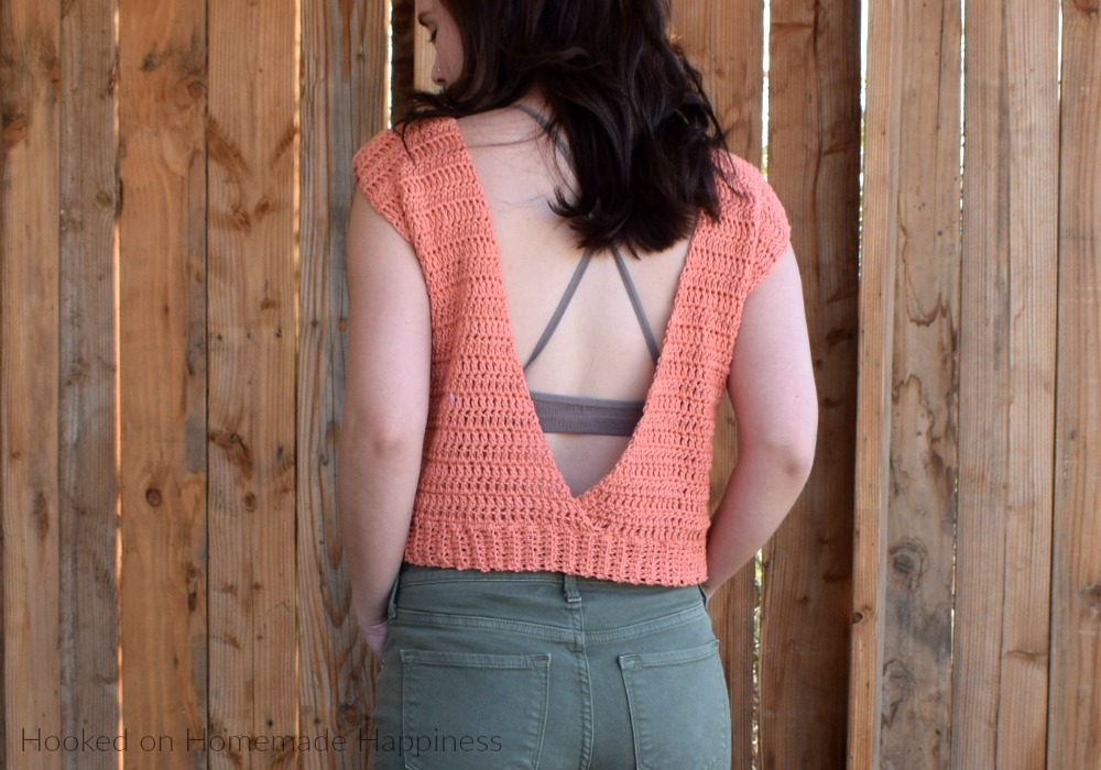 Summer Valley Crochet Top Pattern - How fun is this Summer Valley Crochet Top Pattern? The back is completely open, which makes it totally perfect for summer!