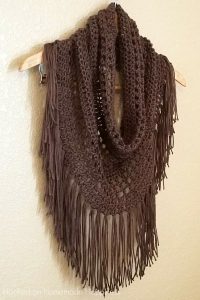 Boho Finge Cowl Crochet Pattern - The Boho Fringe Cowl Crochet Pattern will add some fun to your outfit! It's cute with jeans and a t-shirt, but I think it would also look so cute with a skirt and some boots.