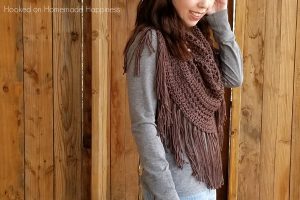 Boho Finge Cowl Crochet Pattern - The Boho Fringe Cowl Crochet Pattern will add some fun to your outfit! It's cute with jeans and a t-shirt, but I think it would also look so cute with a skirt and some boots.