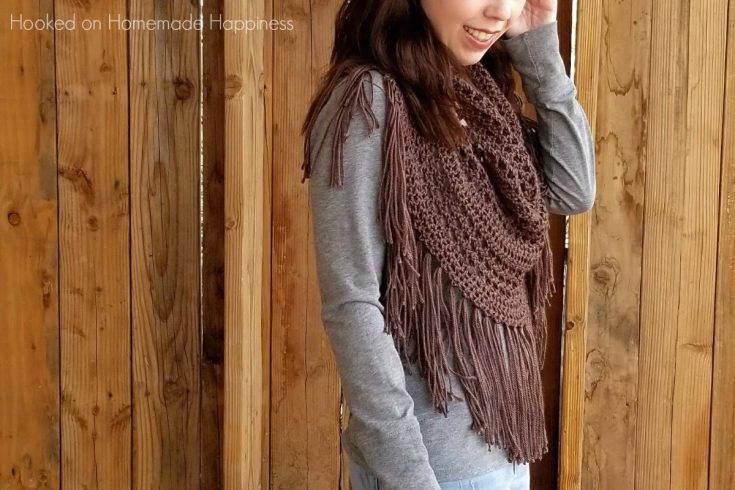 Boho Finge Cowl Crochet Pattern - The Boho Fringe Cowl Crochet Pattern will add some fun to your outfit! It's cute with jeans and a t-shirt, but I think it would also look so cute with a skirt and some boots.