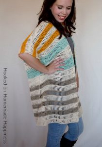 Bahama Mama Ruana Crochet Pattern - The Bahama Mama Ruana Crochet Pattern is a stylish, oversized, and flowy cardigan. I love how it looks layered with jeans and boots!  #freecrochetpattern #crochetpattern #crochet