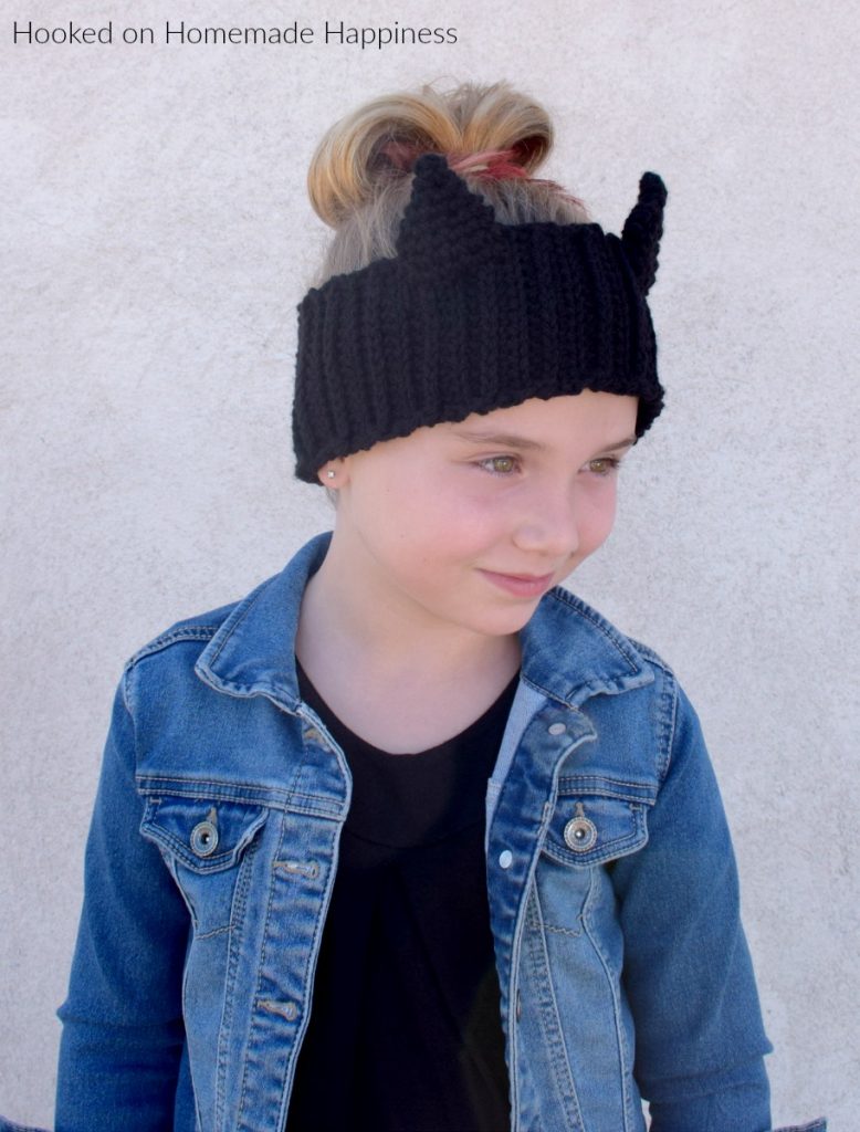 Cat Ear Warmers Crochet Pattern - Cat Ear Warmers Crochet Pattern starts with a simple textured ear warmer, with some cute cat ears sewn to the top! A cute and fun way to keep those ears warm this winter. 