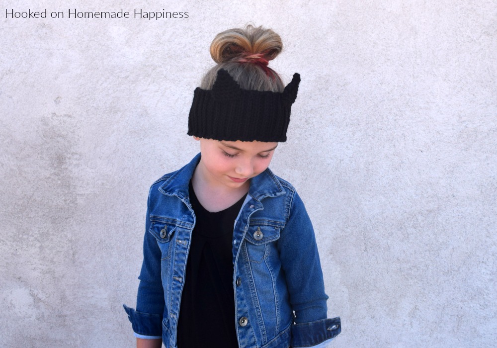 Cat Ear Warmers Crochet Pattern - Cat Ear Warmers Crochet Pattern starts with a simple textured ear warmer, with some cute cat ears sewn to the top! A cute and fun way to keep those ears warm this winter. 