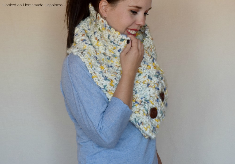 Chunky Buttoned Cowl Crochet Pattern - This Chunky Buttoned Cowl Crochet Pattern is big, bulky, and fabulous! I used this awesome yarn from Yarn Bee for this cowl and it created a beautiful texture.