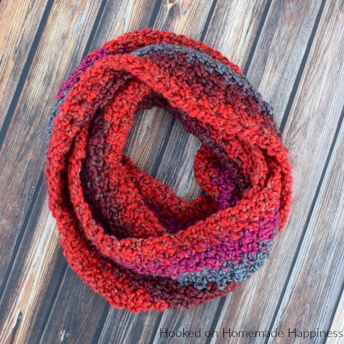 Homespun Crochet Infinity Scarf Pattern - Do you love Lion Brand Homespun yarn? But HATE crocheting with it? Me, too! It's so hard to see where your stitches are versus the bumps in the yarn. That's why I made this Homespun Crochet Infinity Scarf Pattern. It makes crocheting with Homespun yarn easy.