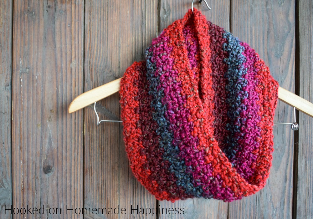 Homespun Crochet Infinity Scarf Pattern - Do you love Lion Brand Homespun yarn? But HATE crocheting with it? Me, too! It's so hard to see where your stitches are versus the bumps in the yarn. That's why I made this Homespun Crochet Infinity Scarf Pattern. It makes crocheting with Homespun yarn easy.