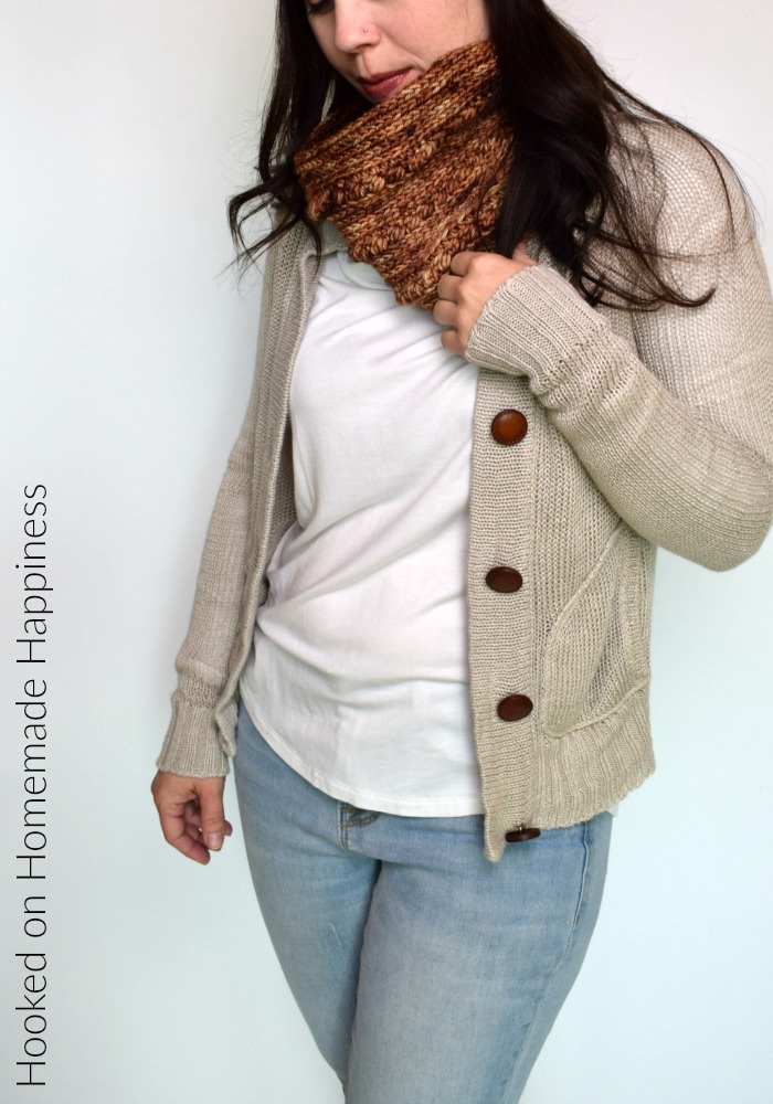 Gilded Cowl Crochet Pattern - The Gilded Cowl Crochet Pattern uses two of my favorite crochet stitches to create this pretty texture; hdc in the 3rd loop and the pebble stitch. This cowl fits close to the neck and is tall enough to cover your chilly nose. It’s a nice and toasty cowl!