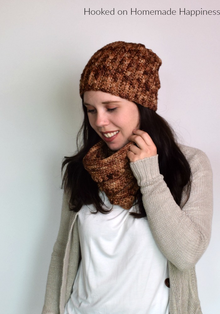 Gilded Cowl Crochet Pattern - The Gilded Cowl Crochet Pattern uses two of my favorite crochet stitches to create this pretty texture; hdc in the 3rd loop and the pebble stitch. This cowl fits close to the neck and is tall enough to cover your chilly nose. It’s a nice and toasty cowl!