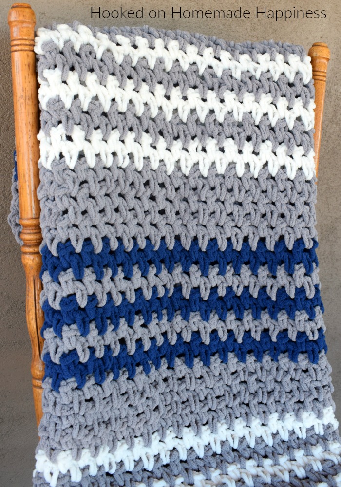 Easy Crochet Blanket Pattern - The Easy Blanket Crochet Pattern is an easy blanket pattern with just a 1 row repeat. Because of the bulky weight yarn, it works up super quick!