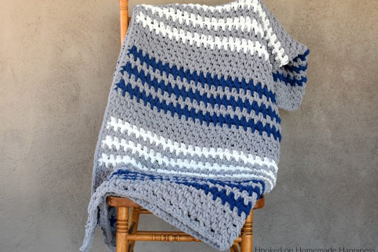 Easy Crochet Blanket Pattern - The Easy Blanket Crochet Pattern is an easy blanket pattern with just a 1 row repeat. Because of the bulky weight yarn, it works up super quick!