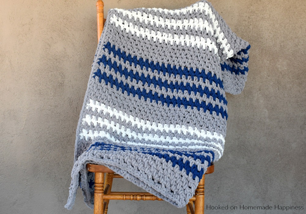 Easy Crochet Blanket Pattern - The Easy Blanket Crochet Pattern is an easy blanket pattern with just a 1 row repeat. Because of the bulky weight yarn, it works up super quick!