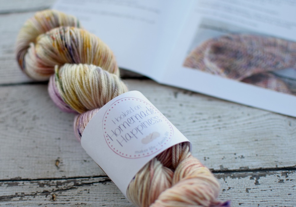 Homemade Happiness in a KIT! It's a yarn surprise in your mailbox every month! Each month I have a crochet kit that includes hand dyed yarn and a printed pattern. 
