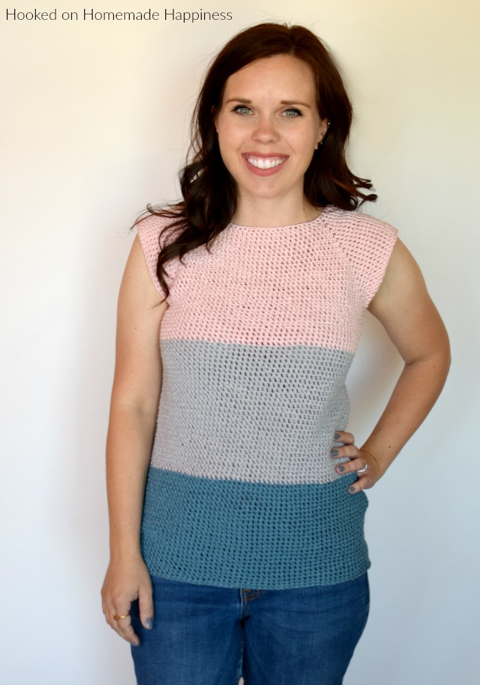 Easy Essential Tee Crochet Pattern - The Easy Essential Tee Crochet Pattern is just that.. EASY! And a spring closet essential! This tee is no seam and no sew! And I used one of my favorite new (to me) stitches, extended single crochet.