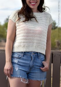 Simple Summer Tee Crochet Pattern - The Simple Summer Tee Crochet Pattern is the perfect top to add to your summer wardrobe! It's cotton, lightweight, and uses a combination of simple crochet stitches and techniques to get this cute look.