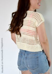 Simple Summer Tee Crochet Pattern - The Simple Summer Tee Crochet Pattern is the perfect top to add to your summer wardrobe! It's cotton, lightweight, and uses a combination of simple crochet stitches and techniques to get this cute look.