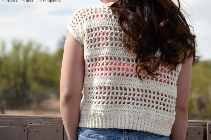 Simple Summer Tee Crochet Pattern - The Simple Summer Tee Crochet Pattern is the perfect top to add to your summer wardrobe! It's cotton, lightweight, and uses a combination of simple crochet stitches and techniques to get this cute look.