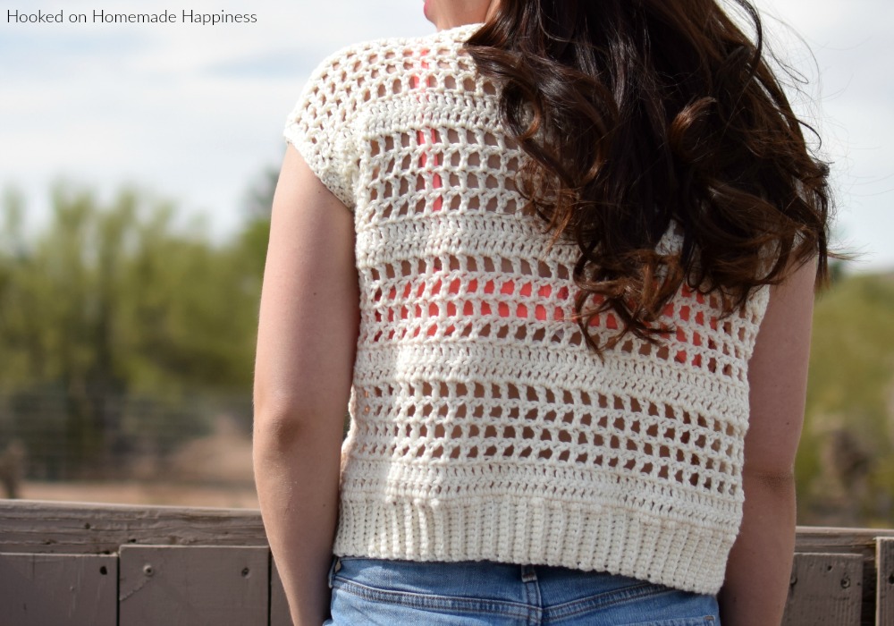 Simple Summer Tee Crochet Pattern - The Simple Summer Tee Crochet Pattern is the perfect top to add to your summer wardrobe! It's cotton, lightweight, and uses a combination of simple crochet stitches and techniques to get this cute look.