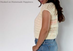 Simple Summer Tee Crochet Pattern - The Simple Summer Tee Crochet Pattern is the perfect top to add to your summer wardrobe! It's cotton, lightweight, and uses a combination of simple crochet stitches and techniques to get this cute look.