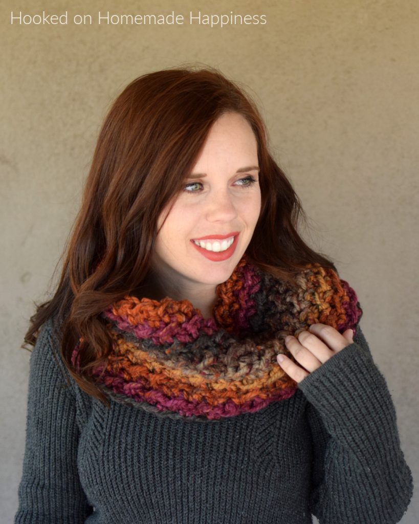 Easy Chunky Cowl Crochet Pattern - The Easy Chunky Cowl Crochet Pattern uses super bulky yarn and works up so fast! I love the texture this stitch adds to the super bulky yarn.