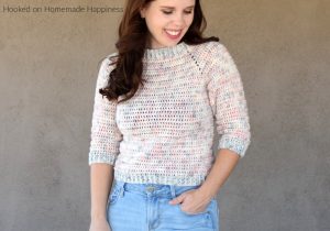 Everyday Raglan Crochet Pattern - The Everyday Raglan Crochet Pattern is quick, easy, and very customizable. I used DK weight yarn with a 3/4 length sleeve to make this sweater perfect for the warm fall we have here in Arizona.