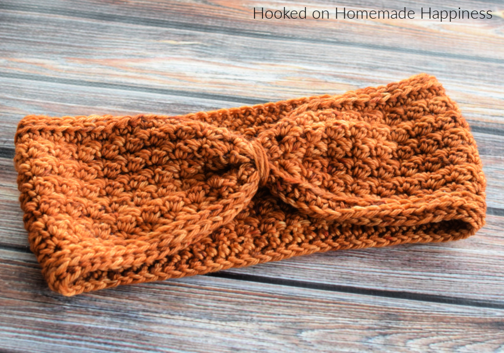 Campfire Ear Warmer Crochet Pattern - The Campfire Ear Warmer Crochet Pattern uses a couple of my favorite stitches! I used the Suzette Stitch and HDC in the 3rd loop to create this beautifully textured ear warmer.