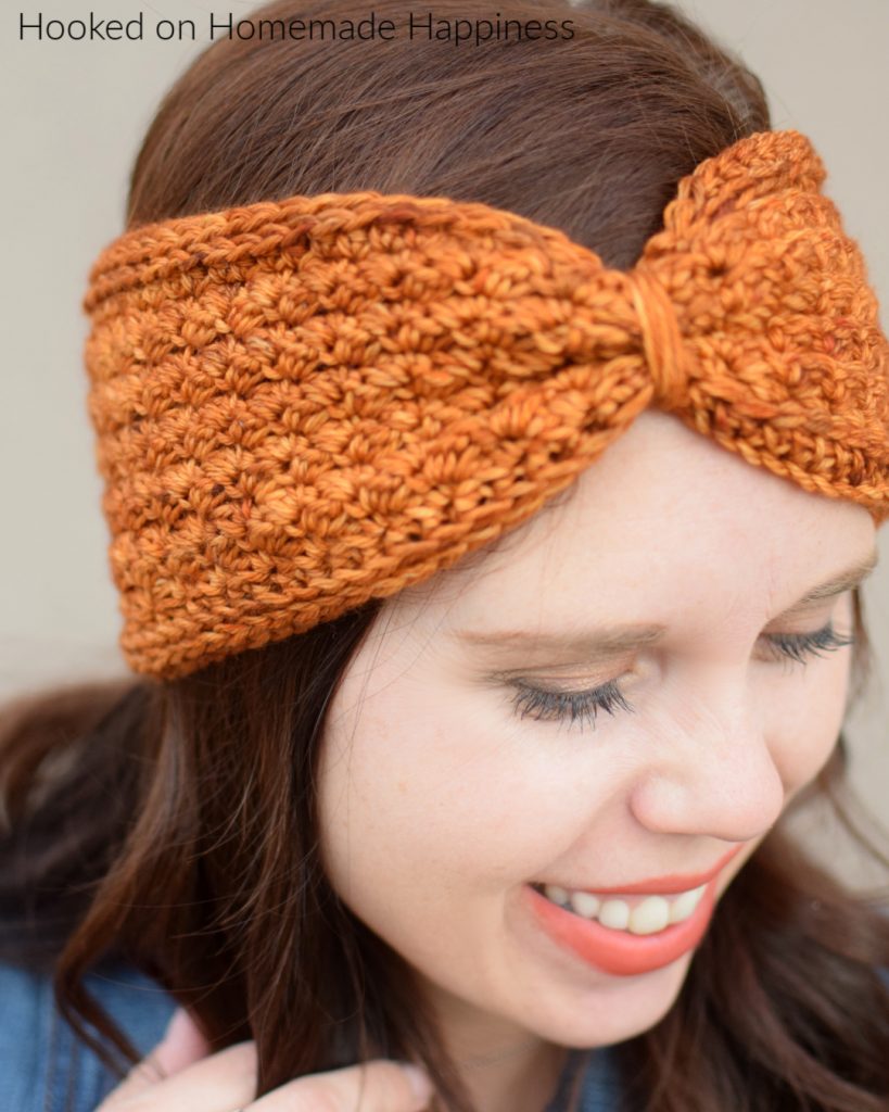 Campfire Ear Warmer Crochet Pattern - The Campfire Ear Warmer Crochet Pattern uses a couple of my favorite stitches! I used the Suzette Stitch and HDC in the 3rd loop to create this beautifully textured ear warmer.