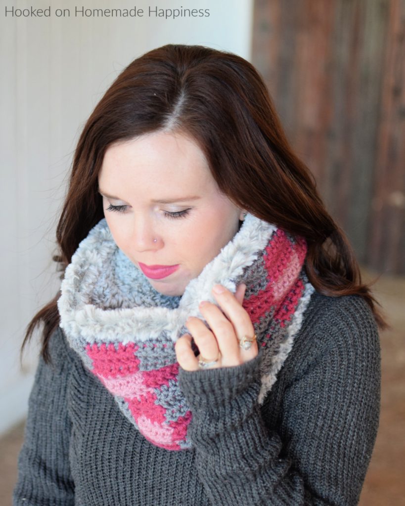 Faux Plaid Cowl Crochet Pattern - The Faux Plaid Cowl Crochet Pattern is the warmest cowl I have ever worn! It has a double layer of warmth from the faux fur sewn on the inside.