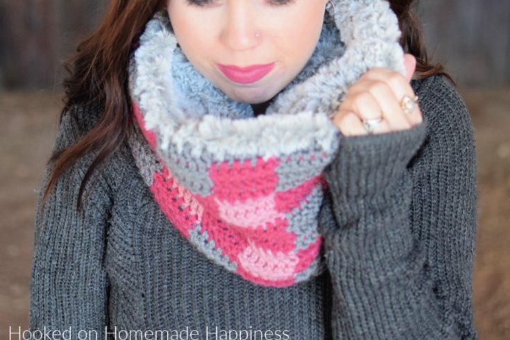 Faux Plaid Cowl Crochet Pattern - The Faux Plaid Cowl Crochet Pattern is the warmest cowl I have ever worn! It has a double layer of warmth from the faux fur sewn on the inside.