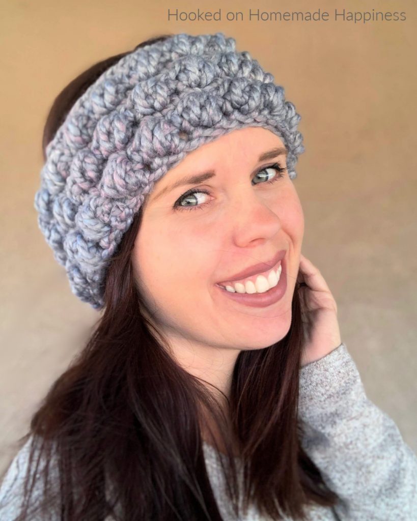 Pebble Stitch Ear Warmer Crochet Pattern - This Pebble Ear Warmer Crochet Pattern uses one of my favorite stitches, the Pebble Stitch! I love this stitch paired with a super bulky yarn. It makes for a fun, textured, thick ear warmer.