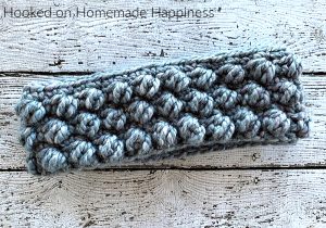 Pebble Stitch Ear Warmer Crochet Pattern - This Pebble Ear Warmer Crochet Pattern uses one of my favorite stitches, the Pebble Stitch! I love this stitch paired with a super bulky yarn. It makes for a fun, textured, thick ear warmer.