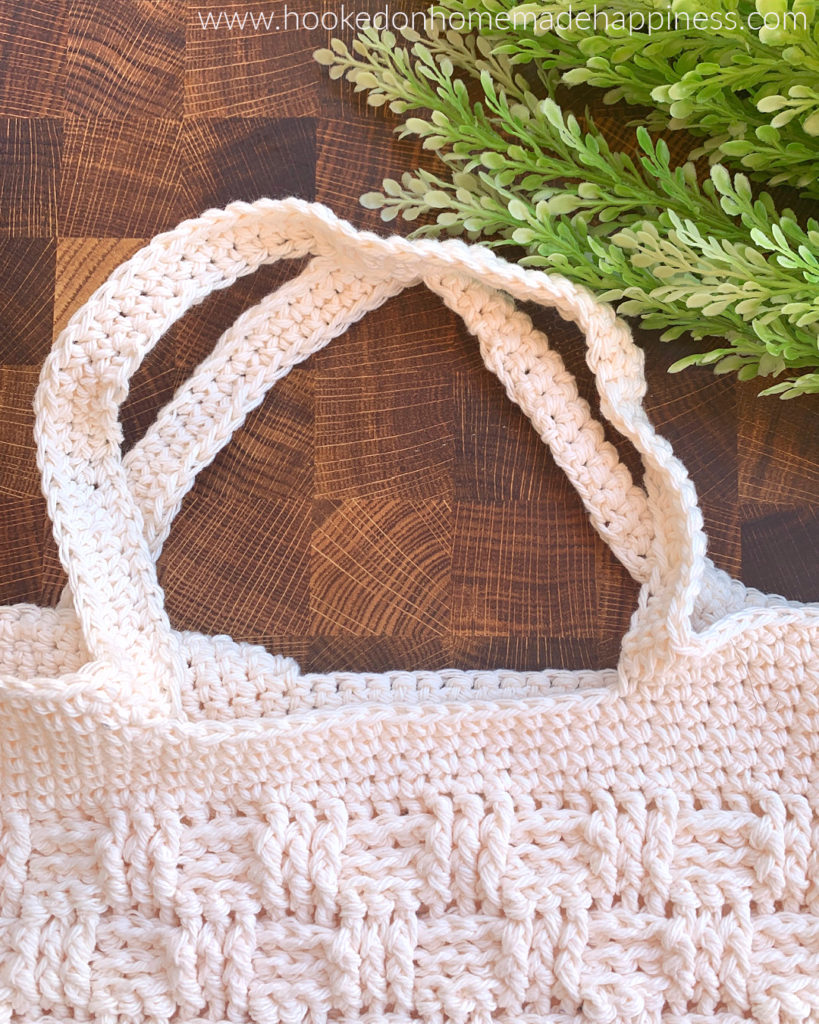 Basketweave Market Bag Crochet Pattern - The Basketweave Market Bag Crochet Pattern uses one of my favorite stitches... the Basketweave Stitch! I've used it in so many designs. It always makes for such beautiful textures.