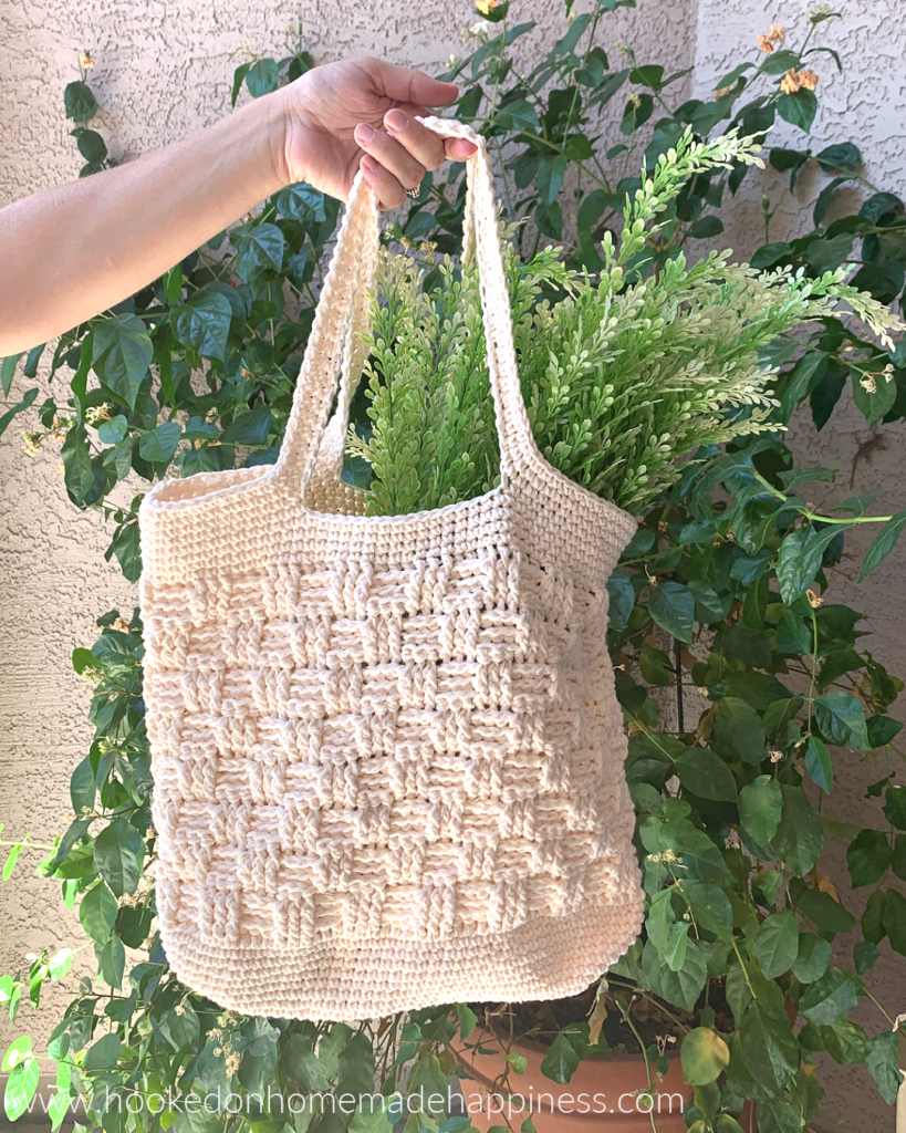 Basketweave Market Bag Crochet Pattern - The Basketweave Market Bag Crochet Pattern uses one of my favorite stitches... the Basketweave Stitch! I've used it in so many designs. It always makes for such beautiful textures.