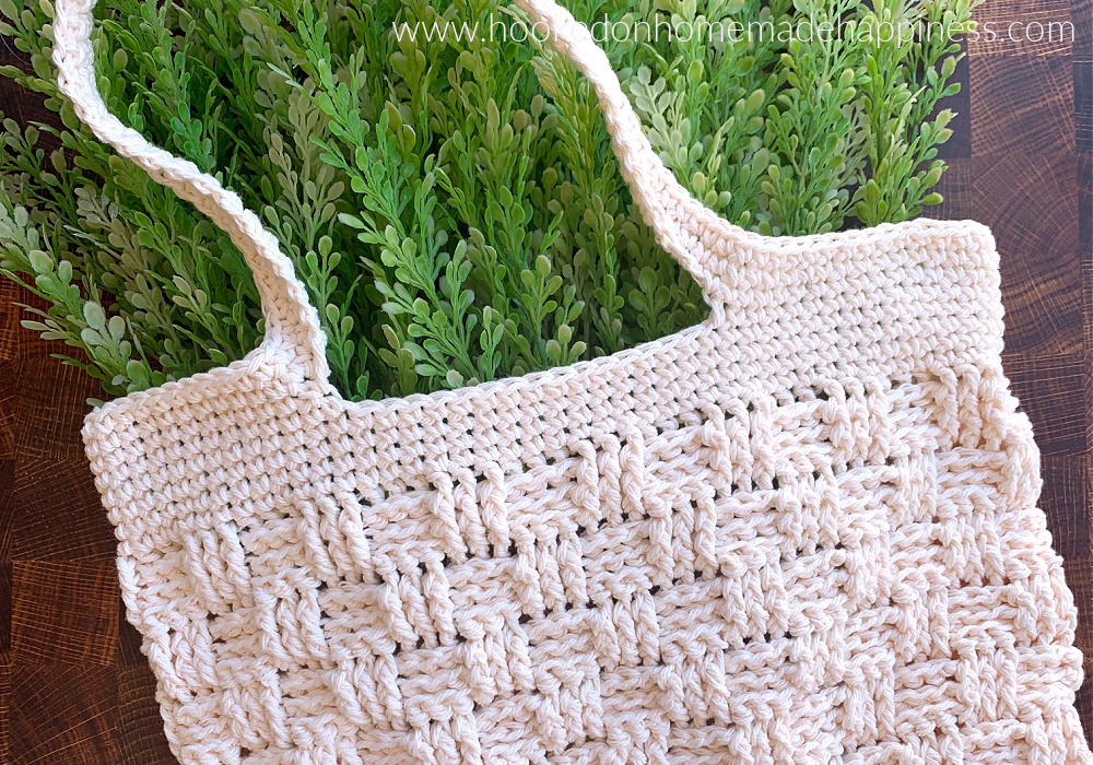 Basketweave Market Bag Crochet Pattern - The Basketweave Market Bag Crochet Pattern uses one of my favorite stitches... the Basketweave Stitch! I've used it in so many designs. It always makes for such beautiful textures.