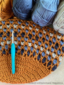 Morocco Market Bag Crochet Pattern - The Morocco Bag Crochet Pattern has such a fun design that's created with a simple V stitch! The stitching looked complicated, but if you know how to double crochet then you can make this bag. It's all about the stitch placement with this texture!