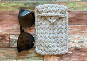 Sunglasses Case Free Crochet Pattern - Sunglasses Case Free Crochet Pattern - This easy Sunglasses Case Crochet Pattern works up so quick! It's all one rectangle (and some decreasing to make the top flap) with a little bit of sewing. It has a beautiful texture and uses one of my favorite crochet stitches, the Suzette Stitch.