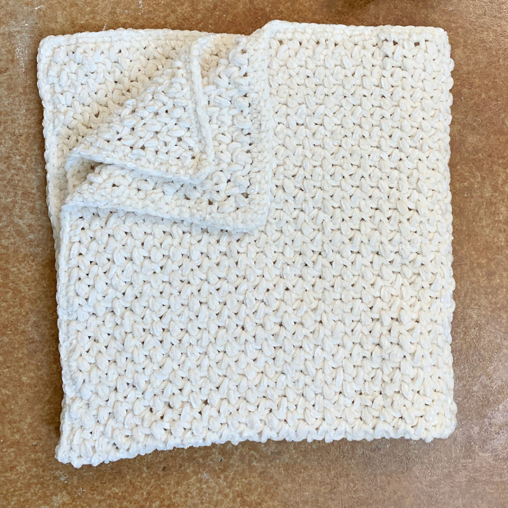 anket Crochet Pattern is named after the stitch used and is one of my favorite stitches. This pretty pattern is so easy to make and works up very quickly.