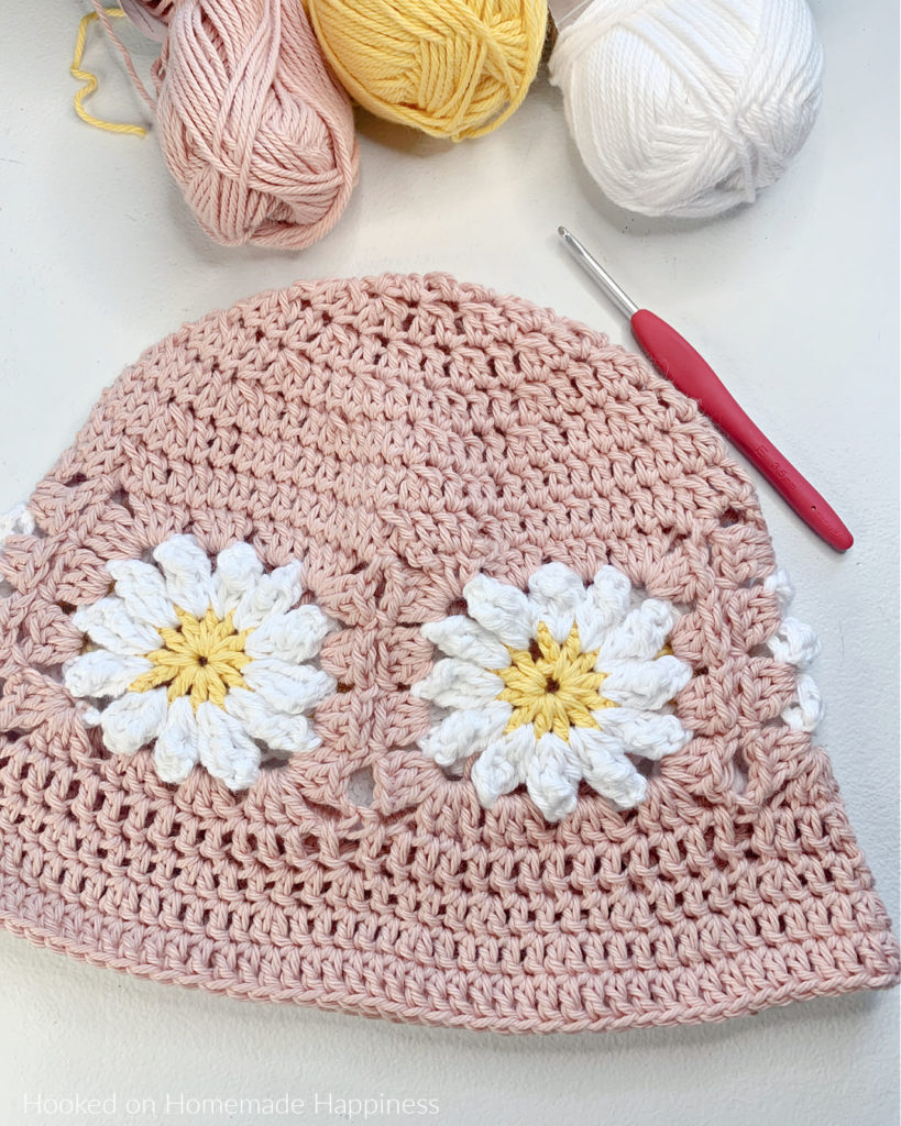 Blossom Bucket Hat Crochet Pattern - This adorable Blossom Bucket Hat Crochet Pattern starts with a simple flower granny square pattern! The the top of the hat and the brim are added.