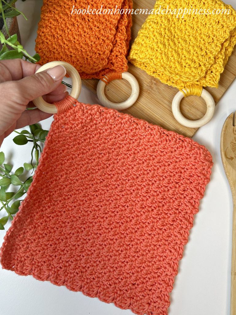 Perfect Handmade Gift

These crochet dishcloths make wonderful handmade gifts for:

Housewarming gifts
Teacher gifts
Spa baskets
Holiday gifting
Craft fairs and markets
Full Video Tutorial

A full step-by-step video tutorial is included to help guide you through the pattern from start to finish, including both the wooden ring version and the alternative no-ring start.